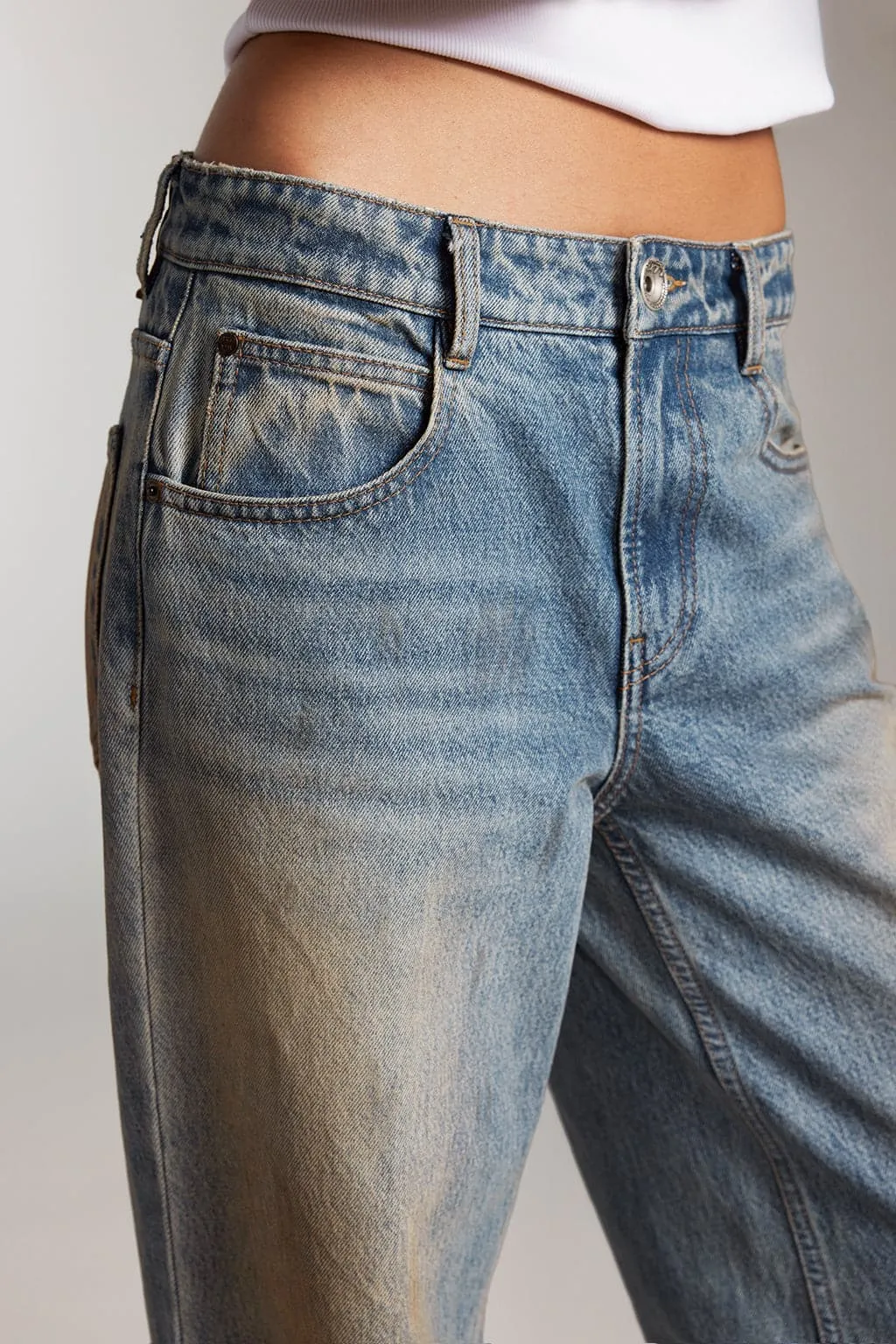 Low-Rise Wasteland Style Jeans