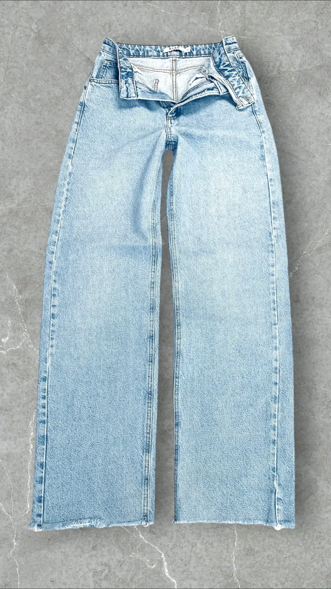 NA-KD ASYMMETRIC WIDE LEG JEANS